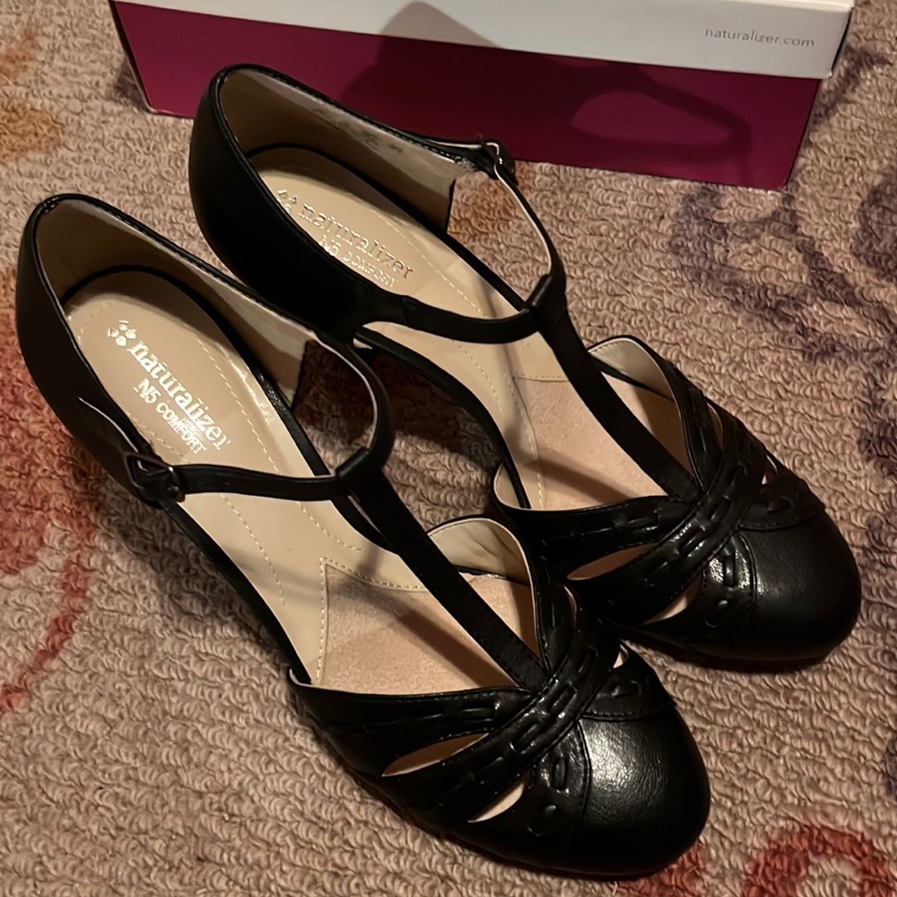 Naturalizer. New in box. Never worn. Size 9 1/2